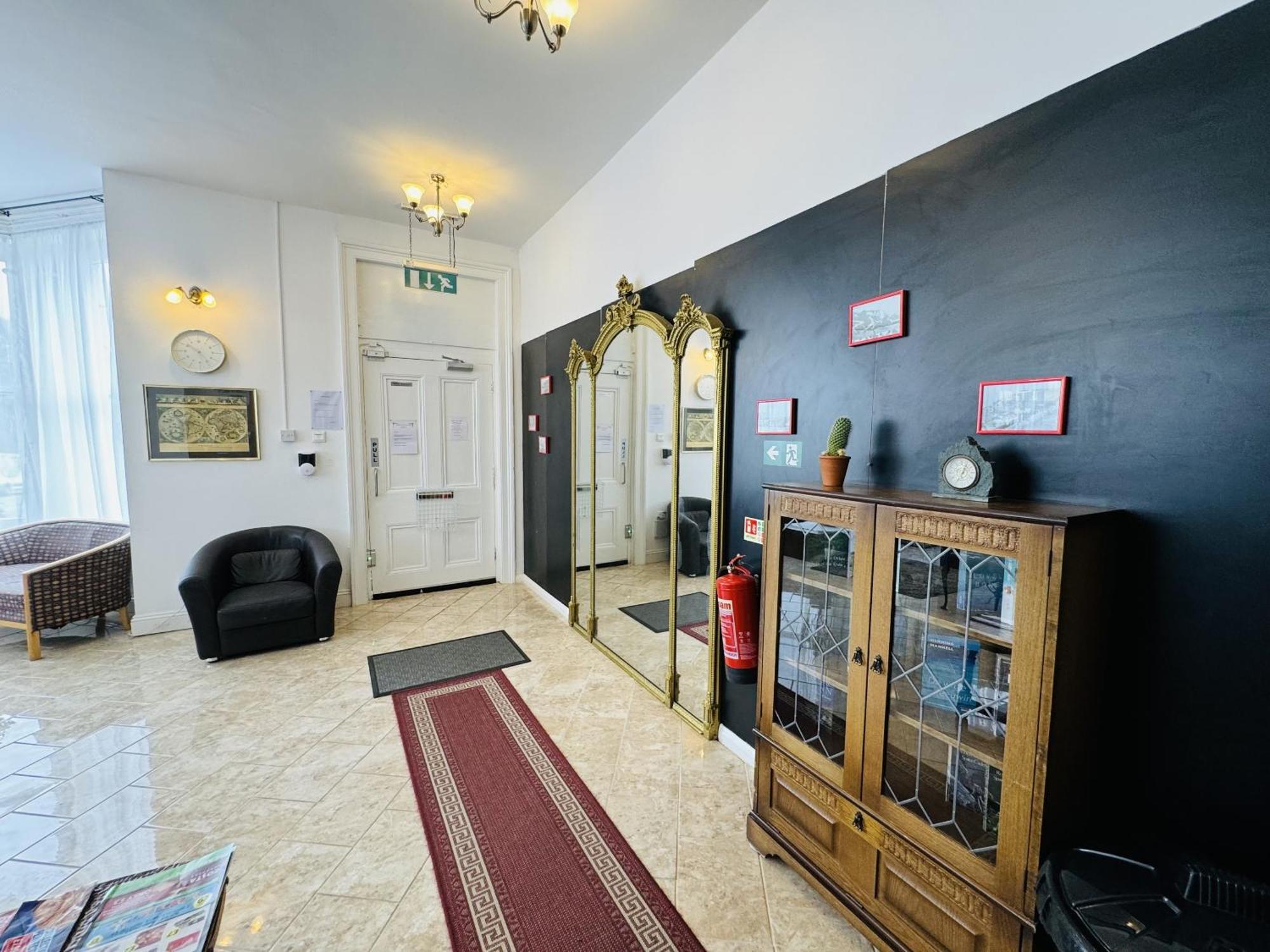 Carlton Court Hotel Eastbourne Eksteriør bilde