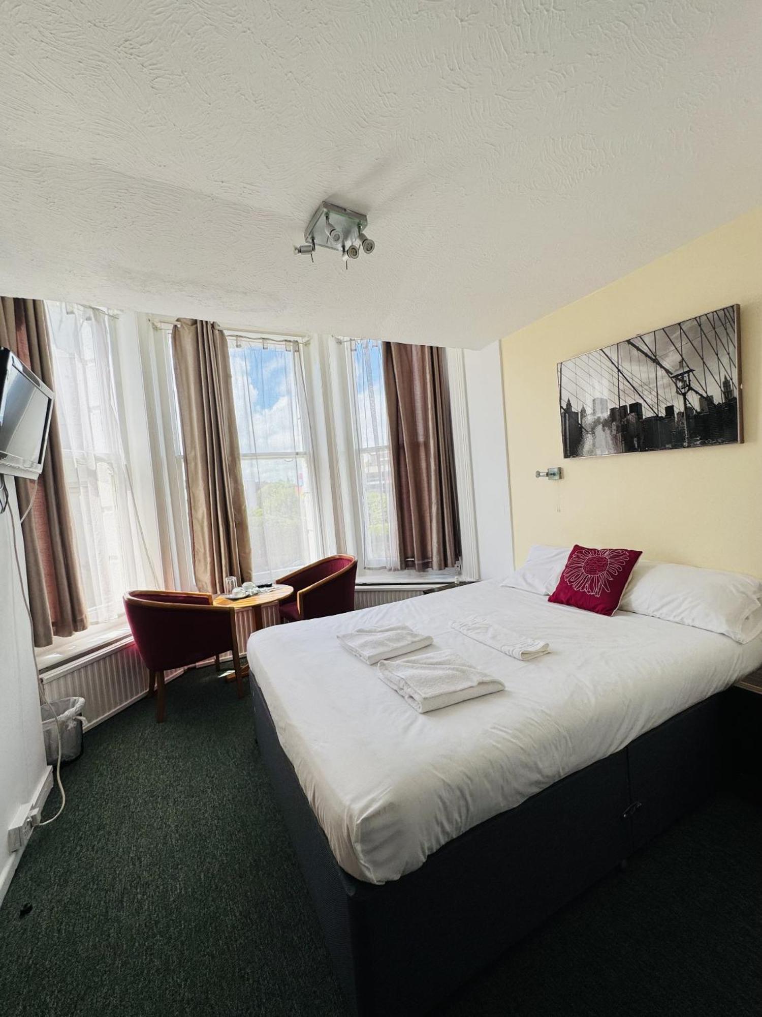 Carlton Court Hotel Eastbourne Eksteriør bilde