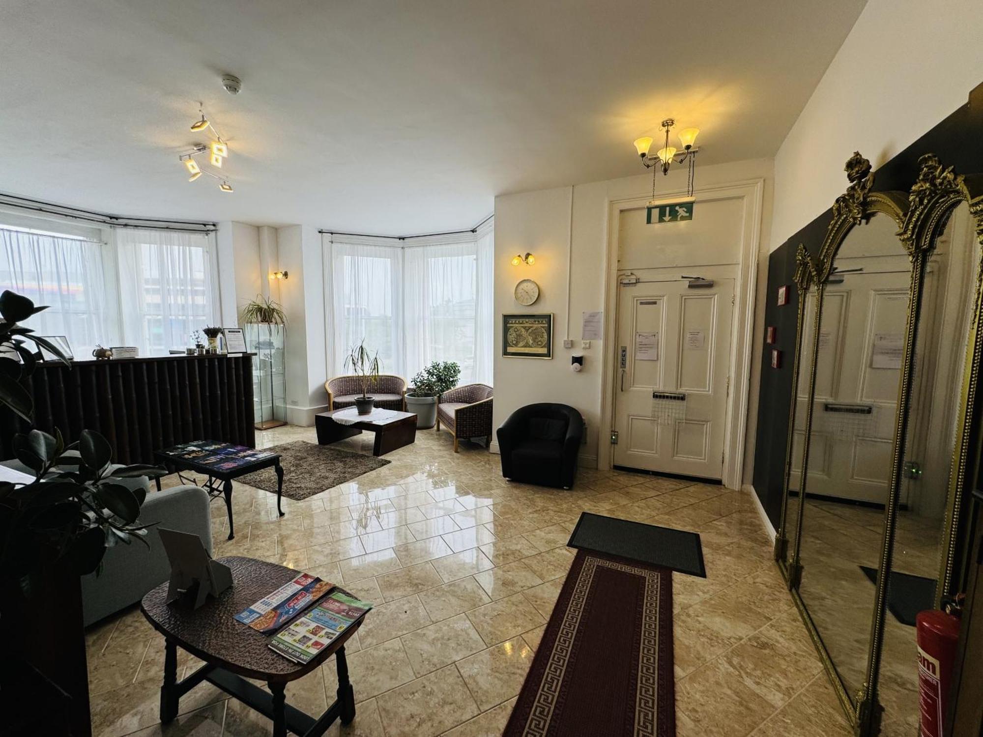 Carlton Court Hotel Eastbourne Eksteriør bilde